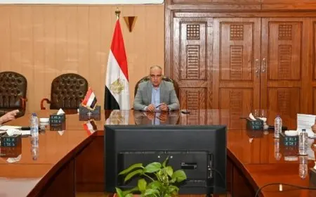 وزير الرى يبحث إجراءات التعامل مع موجة الحرارة المفاجئة