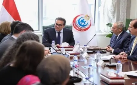 وزير الصحة يبحث مع وفد البنك الدولى تعزيز التعاون فى ملف التنمية البشرية