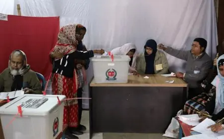 لجنة الانتخابات فى بنجلاديش تمنع حزب الشيخة حسينة من المشاركة فى الانتخابات القادمة