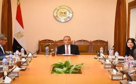 وزير الخارجية يبحث مع وفد من “ايه بى موللر-ميرسك” دعم وتطوير مرافق إعادة تدوير السفن بمصر