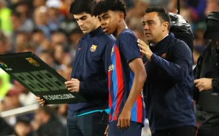 لامين يامال يُعبر عن امتنانه لتشافي خلال احتفالاته بلقب الليغا