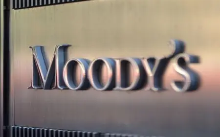 “موديز” تخفض تصنيف أمريكا الائتمانى.. والبيت الأبيض يندد