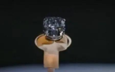 بيع ماسة زرقاء نادرة بأكثر من 21 مليون دولار بمزاد علنى
