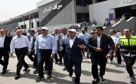 رئيس الوزراء يتفقد موقف السلام النموذجى الجديد