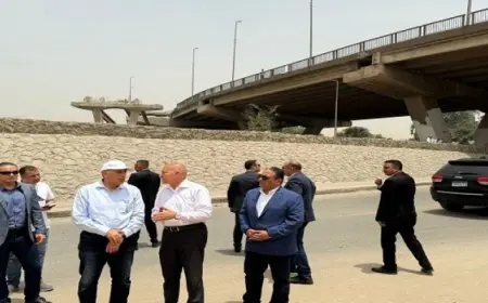 رئيس الوزراء يتفقد كوبرى السيدة عائشة مع أعمال إزالته