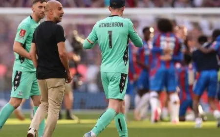 جوارديولا يغضب لعدم طرد دين هندرسون قبل تصديه لمرموش