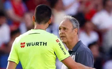 كاباروس يهاجم تقنية الفيديو بعد طرد مدافع إشبيلية في مباراة ريال مدريد