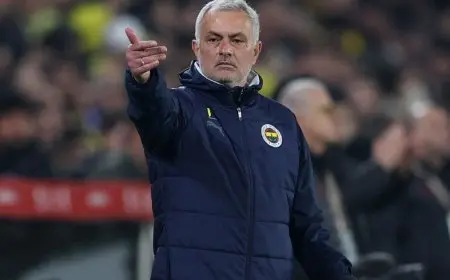 كيف استهزأ غلطة سراي بمورينيو بعد فوزه بلقب الدوري التركي؟