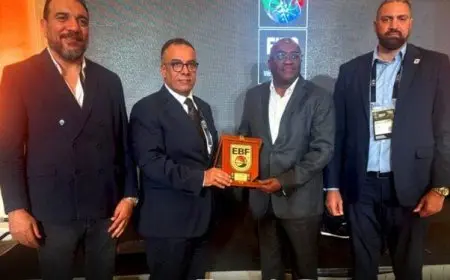 عمرو مصيلحي يكرم رئيس الاتحاد الإفريقي لكرة السلة