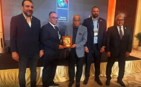 تتويج رئيس الاتحاد الإفريقي من قبل اتحاد السلة