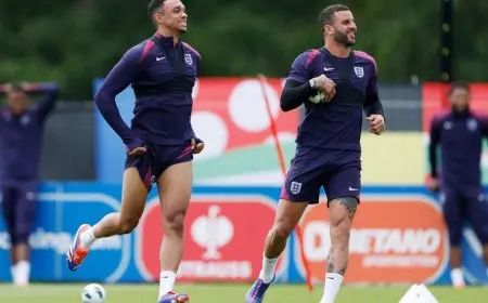 مدافع ريال مدريد يرفض فسخ عقده للتعاقد مع ووكر أو أرنولد