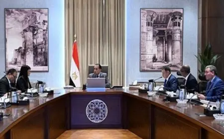 رئيس الوزراء يتابع جهود توفير مياه الشرب للمواطنين في عدد من المناطق بمحافظة البحر الأحمر