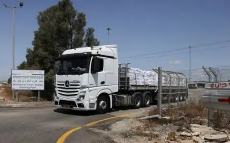 بعد أسابيع من الحصار الخانق.. الاحتلال يسمح بإدخال 100 شاحنة مساعدات إلى غزة
