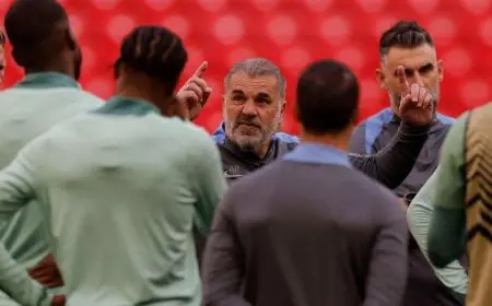 بوستيكوغلو يرد بغضب على الإعلام: لست مهرجاً.. ولن أكون