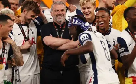 رسالة محمد صلاح إلى مدرب توتنهام بعد الفوز بلقب الدوري الأوروبي