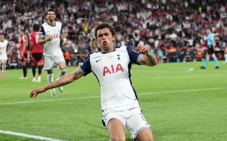 برينان جونسون: لم أستطع متابعة الدقائق الأخيرة أمام مانشستر يونايتد