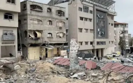 دبابات الاحتلال تستهدف قسم الجراحات التخصصية فى مستشفى العودة