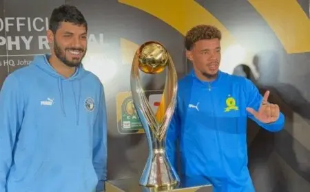 بيراميدز يتسلم صور تذكارية مع كأس دوري أبطال إفريقيا الجديدة