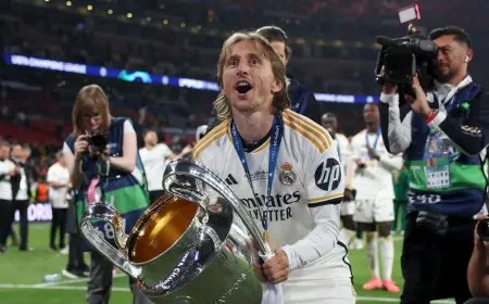 لوكا مودريتش يغادر ريال مدريد مع “ذكريات لا تُنسى”