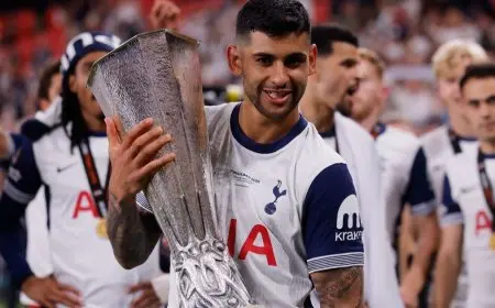 روميرو، مدافع توتنهام، يُتوَّج بأفضل لاعب في الدوري الأوروبي