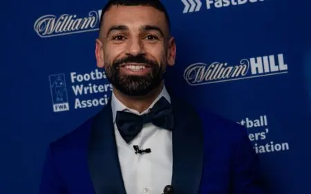 صلاح يحصل على جائزة أفضل لاعب في الدوري الإنجليزي من رابطة كتاب كرة القدم