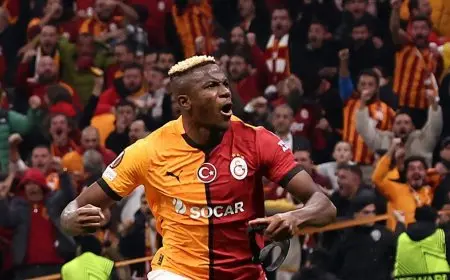 الهلال السعودي يوقع مع أوسيمين لمدة 3 مواسم