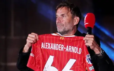 كلوب: أطفأت التلفزيون بسبب هتافات مشجعي ليفربول ضد أرنولد