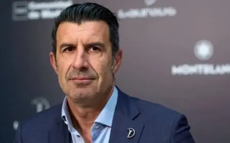 بعد مرور 25 عامًا.. لويس فيجو يواجه اتهامات بالخيانة في برشلونة