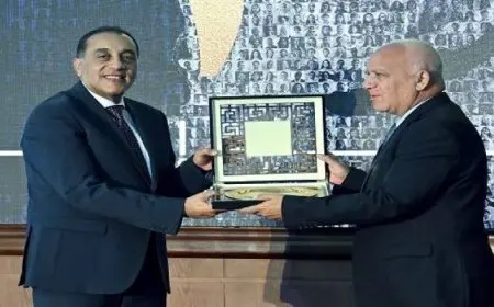 بال وال .. خلال احتفالية الإسعاف .. مدبولى يُكرم عددا من رموز العمل الإسعافى