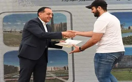 بال وال..رئيس الوزراء يسلم عددا من عقود وحدات المبادرة الرئاسية “سكن لكل المصريين” بمدينة أكتوبر الجديدة