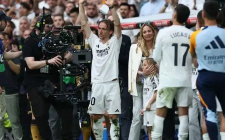 راموس وكروس يودعان مودريتش في ملعب سانتياغو برنابيو