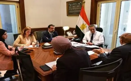 وزير الصحة يبحث مسارات التعليم التخصصى والدراسات العليا للأطباء