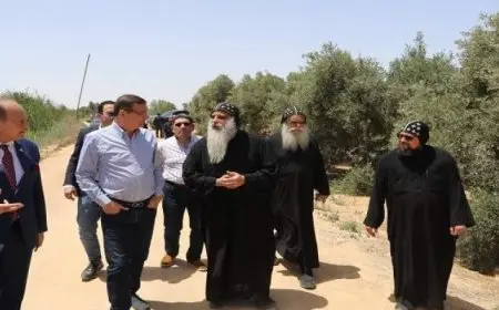 وزير الزراعة يتفقد المزارع والمشروعات الإنتاجية بدير مارمينا بالإسكندرية