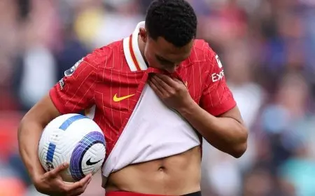 دموع أرنولد في آخر وداع لأنفيلد.. لحظة مؤثرة تهز مشاعر ليفربول