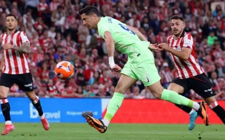 ليفاندوفسكي يحقق هدفه المئة مع برشلونة أسرع من ميسي