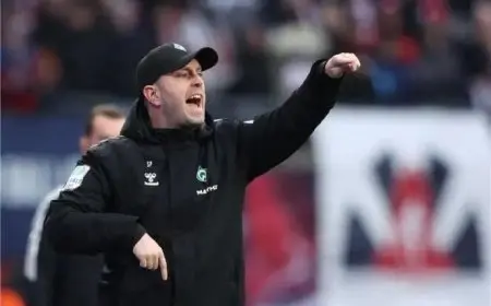 مدرب فيردر بريمن يرفض تمديد عقده مع النادي الألماني