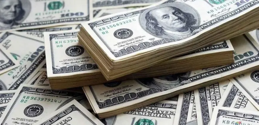 الدولار يتجه لثالث مكاسب أسبوعية وسط انحسار مخاوف الرسوم الجمركية