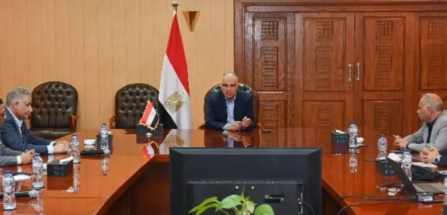 وزير الرى يتابع حالة المنظومة المائية وتطهيرات الترع والاستعداد لفترة أقصى الاحتياجات المائية