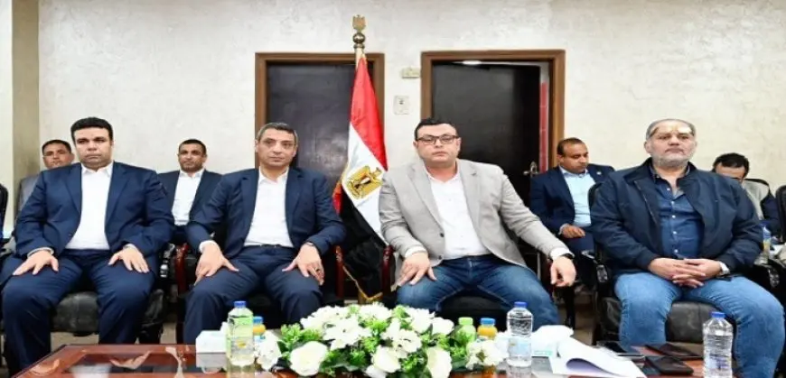 وزير الإسكان يعقد اجتماعًا بمقر جهاز مدينة السويس الجديدة لمتابعة المشروعات التنموية بالمدينة