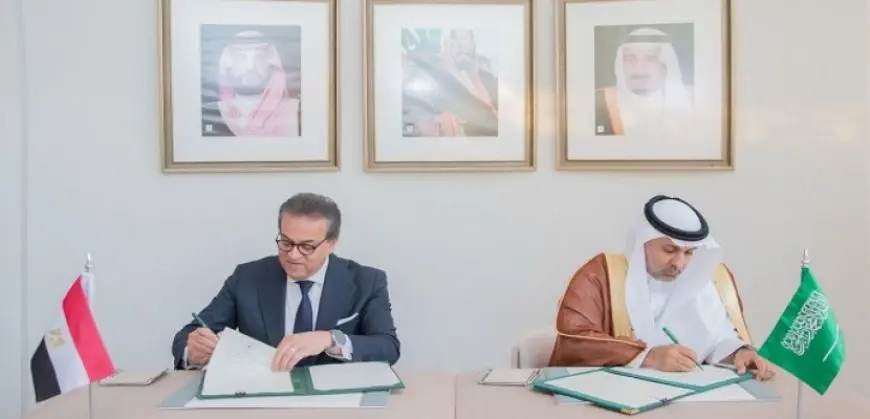 وزير الصحة يوقع مذكرة تفاهم مع وزير الصحة السعودي للتعاون فى التحديات المشتركة