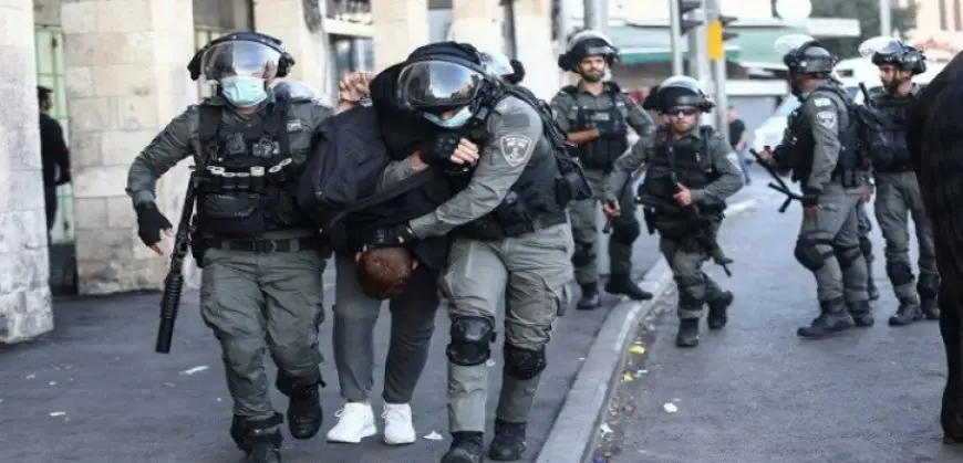 قوات الاحتلال تعتقل ما لا يقل عن 11 فلسطينيا من الضفة الغربية