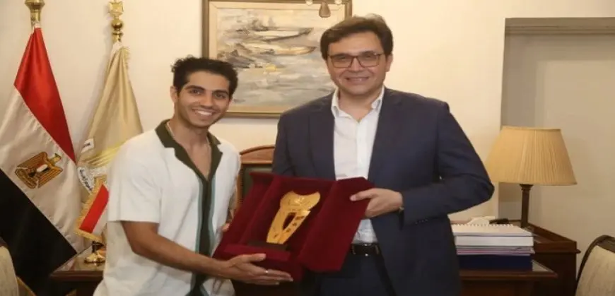 وزير الثقافة يكرم النجم العالمى مينا مسعود ويعلنه ممثلاً للثقافة والفنون المصرية فى الخارج