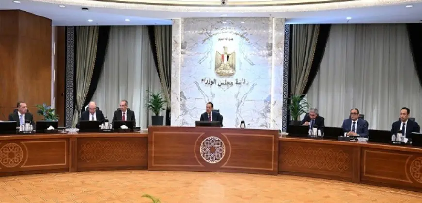 بال .. رئيس الوزراء يتابع خطوات تيسير إجراءات دخول السائحين بالمطارات والمنافذ المختلفة