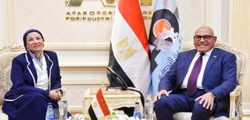رئيس العربية للتصنيع ووزيرة البيئة يشهدان توقيع عقود واتفاقيات بمجال مشروعات حماية البيئة