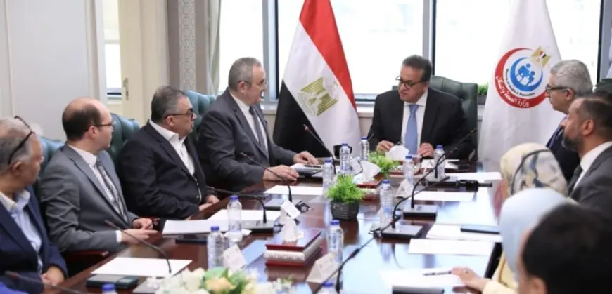 وزير الصحة يوجه بتعزيز برامج تدريب الأطباء المقيمين والتعاون مع المستشفيات الجامعية