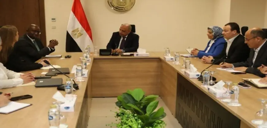 وزير الكهرباء يبحث مع مؤسسة التمويل الدولية دعم مشروعات الطاقة المتجددة