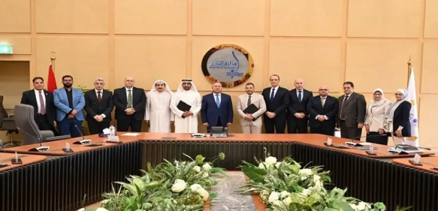 وزير الصناعة والنقل يشهد توقيع عقد ترخيص شركة جرين فالى لخدمات السيارات