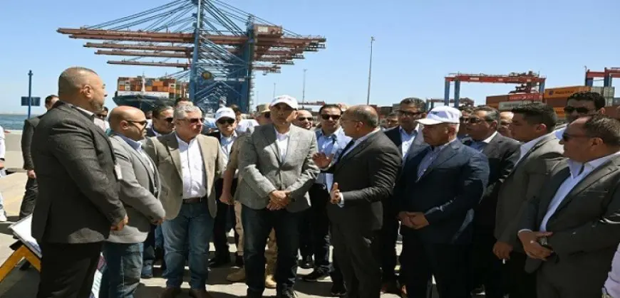 بال .. رئيس الوزراء يستهل جولته بزيارة شركة قناة السويس للحاويات بميناء شرق بورسعيد