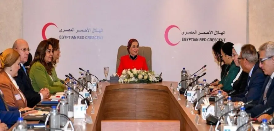السيدة انتصارالسيسى: الهلال الأحمر المصرى يجسد أسمى معانى الإنسانية والعمل التطوعى