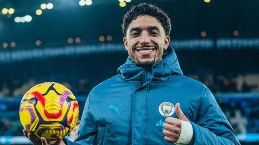 عمر مرموش يتألق في إعلان قميص مانشستر سيتي الجديد «فيديو»